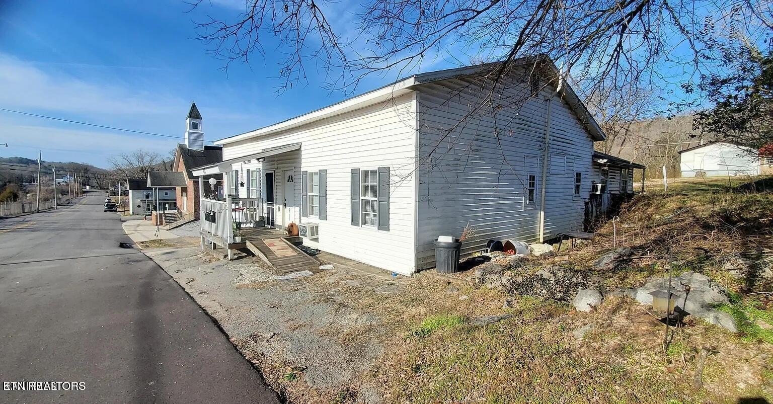 811 Siluria St