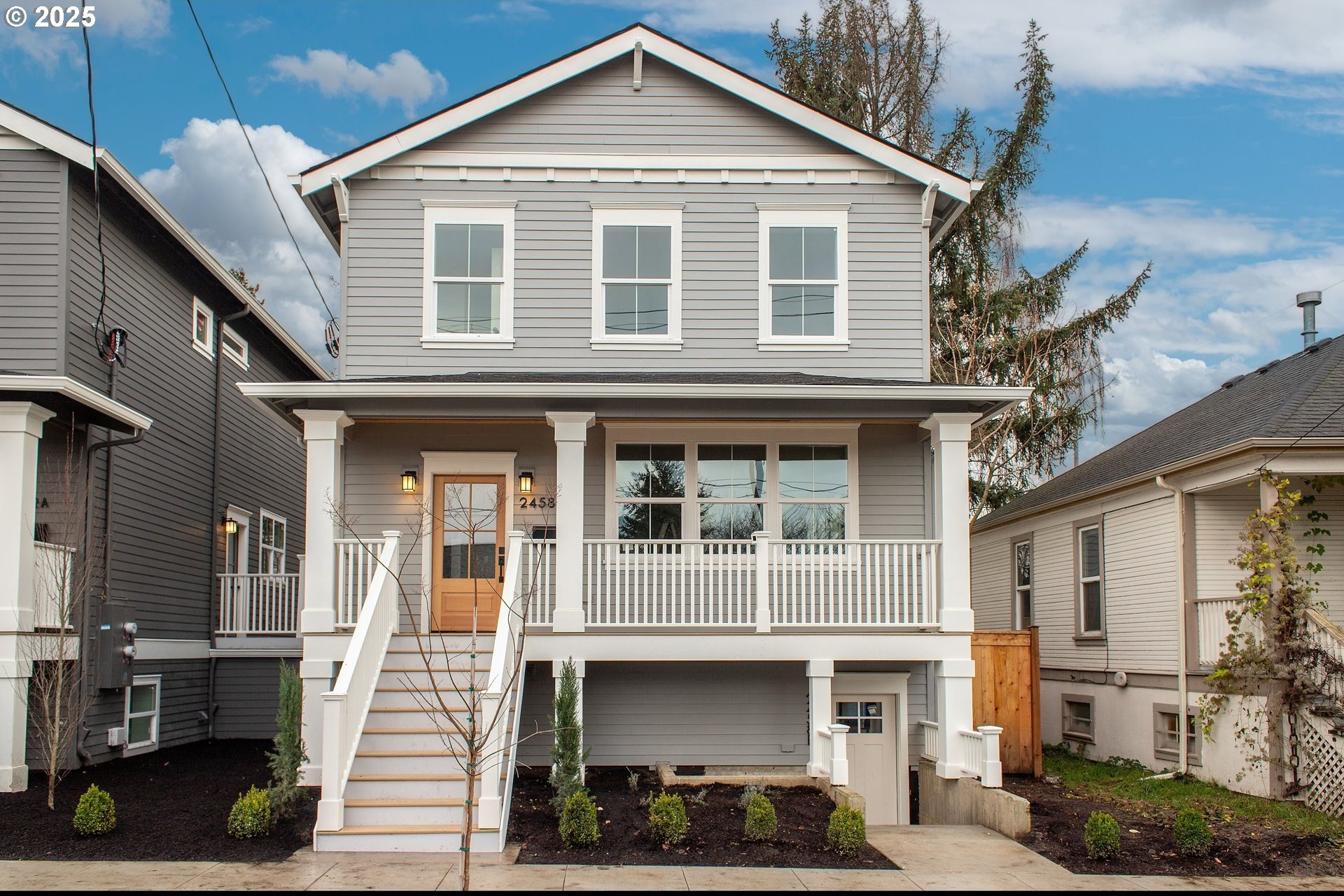 2458 SE CORA St