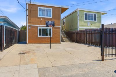 642 Douglas AVE