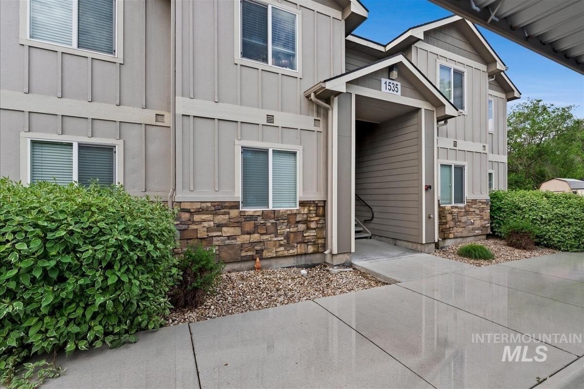 1535 W Alexandra Ln