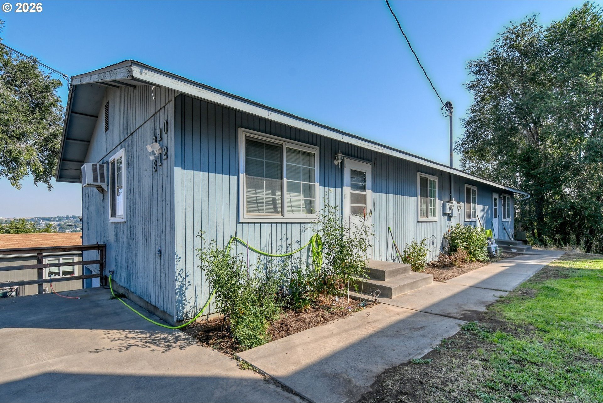 810 SW 10TH St