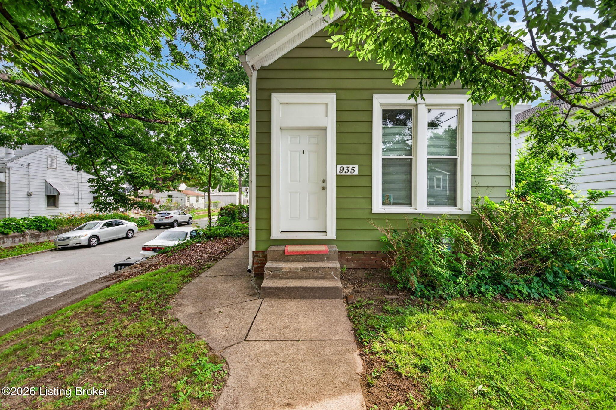 935 Samuel St