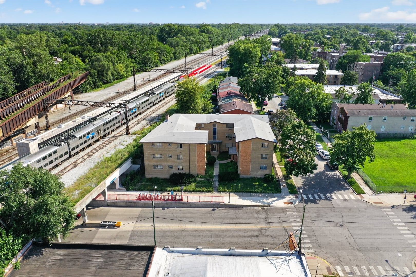 Lender Sale | 14-Unit Apartments | $68.9K NOI