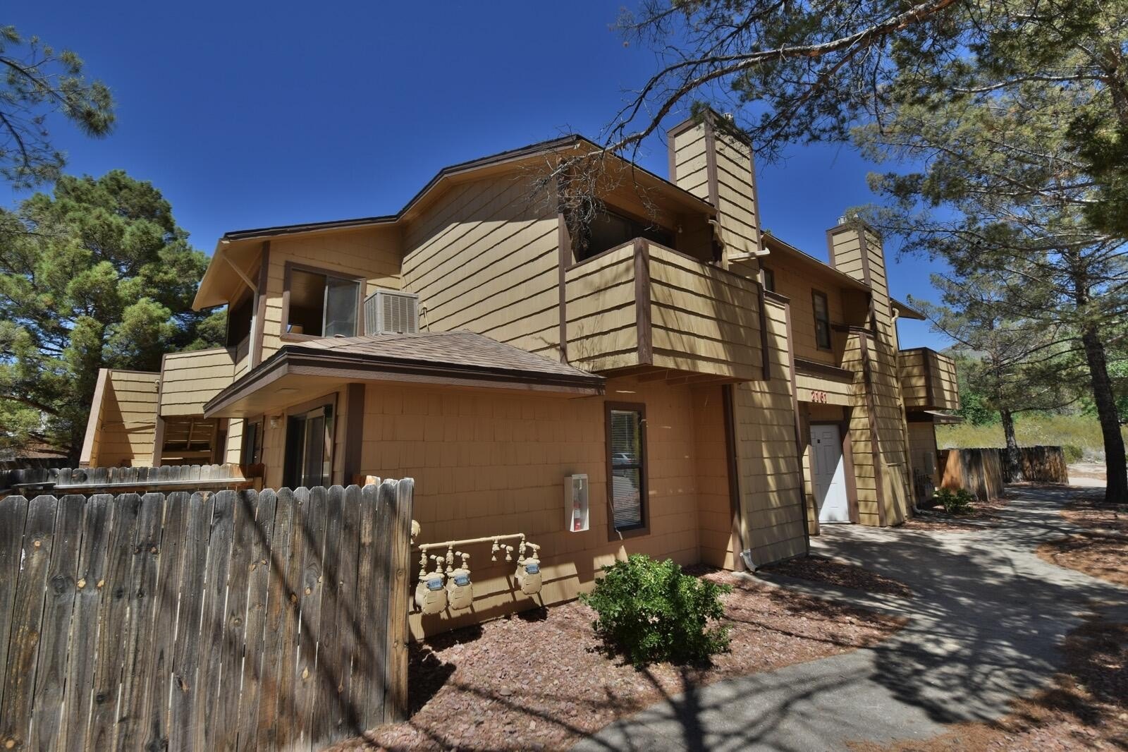 2100 Stardust Court