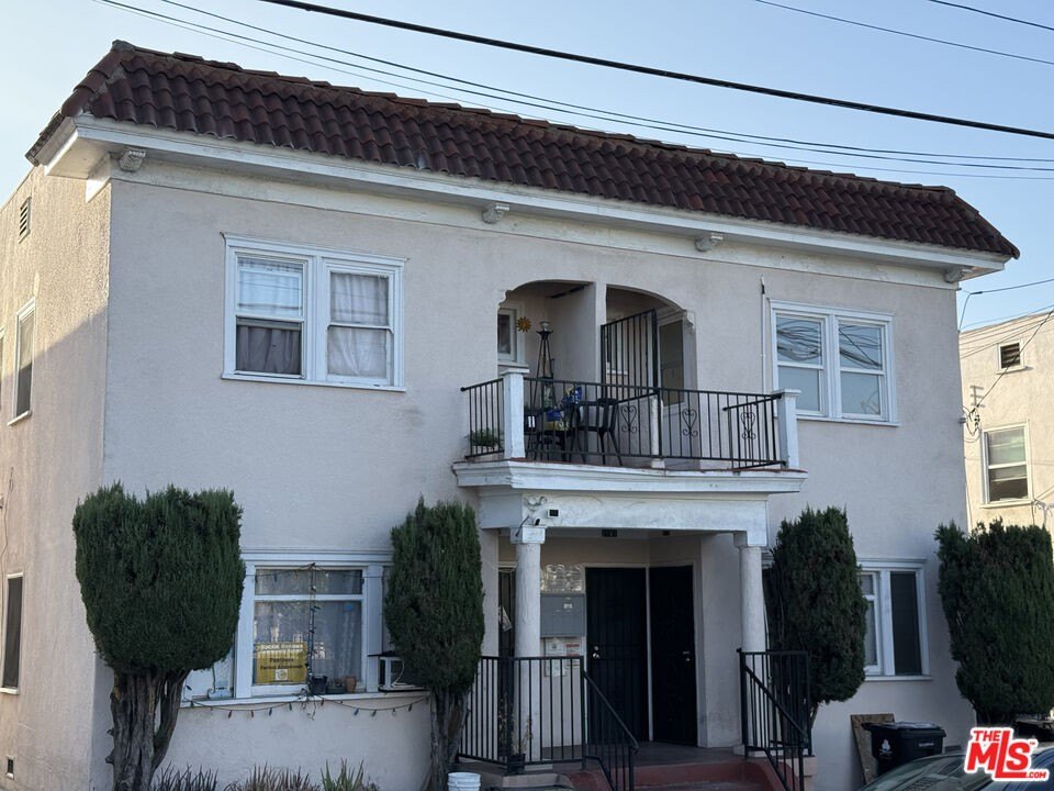 554 S Grande Vista Ave