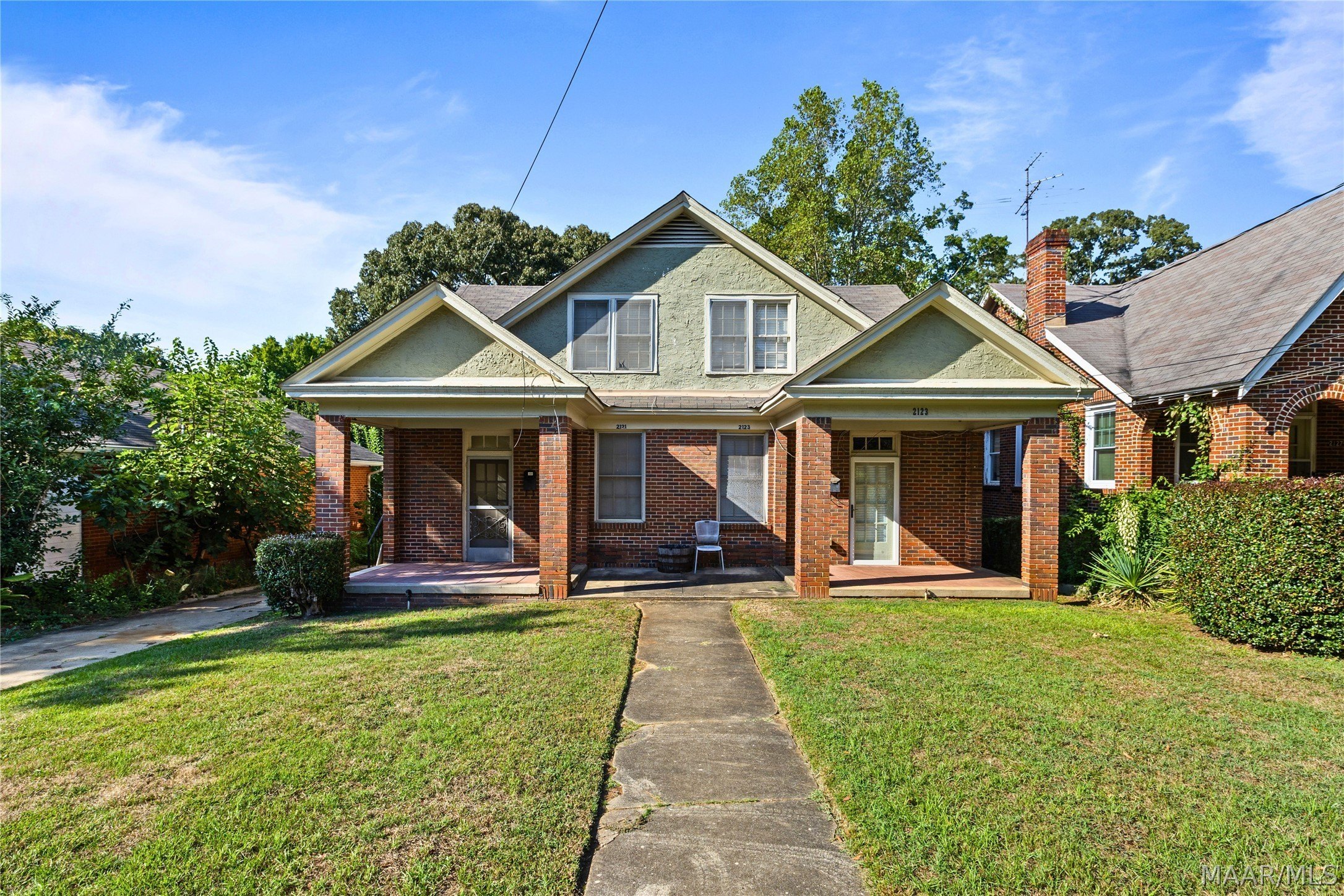 2121 WINONA Avenue