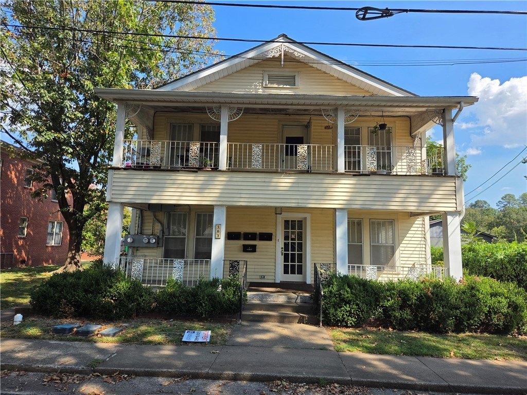 203 S Cravens Street