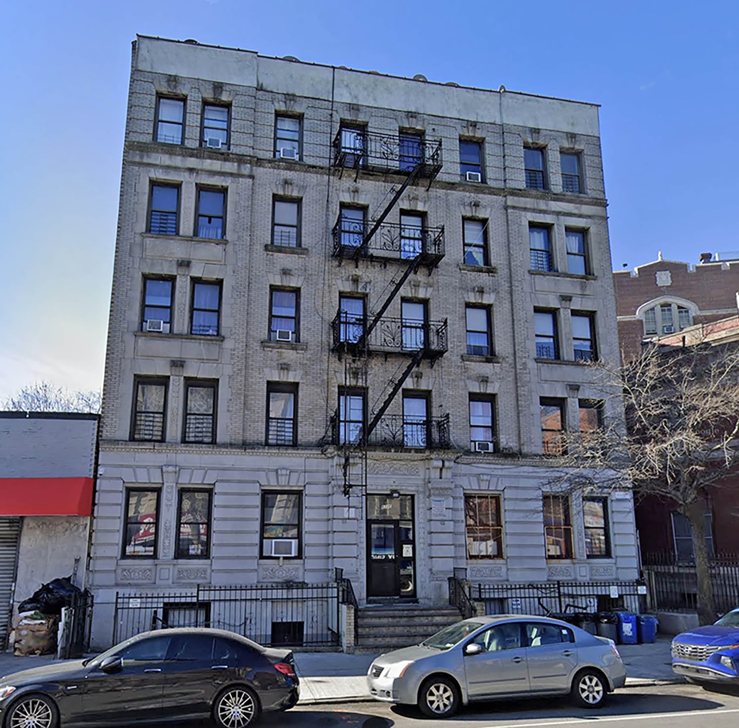 REO | 23 Units Multifamily Property